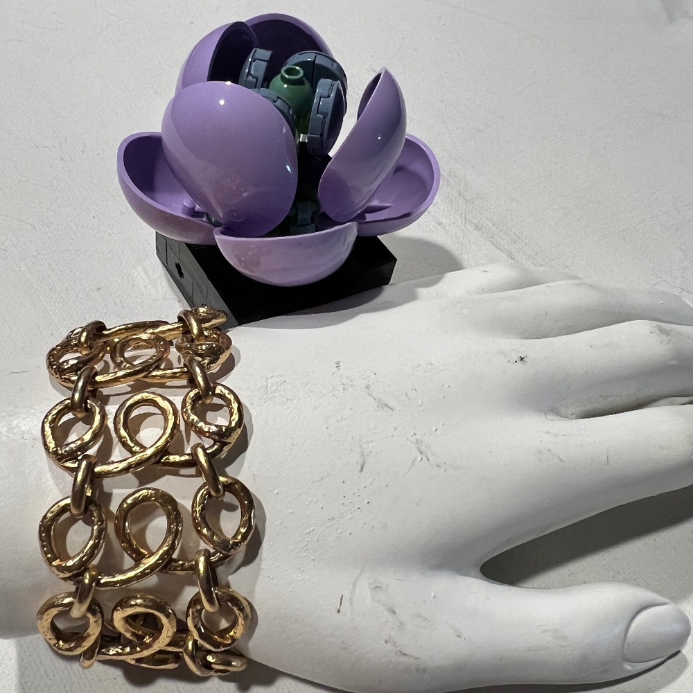 Vintage Gold toned Statement Bracelet - Picture 4 of 6